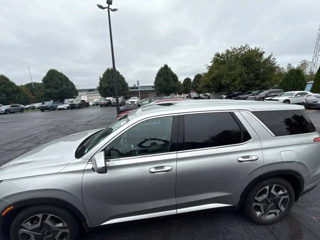 Used 2025 Silver Hyundai SEL Premium image 4