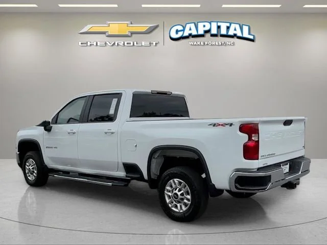 Used 2025 Summit White Chevrolet LT image 3