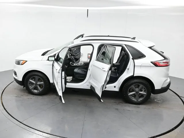 Used 2024 Oxford White Ford SEL image 40