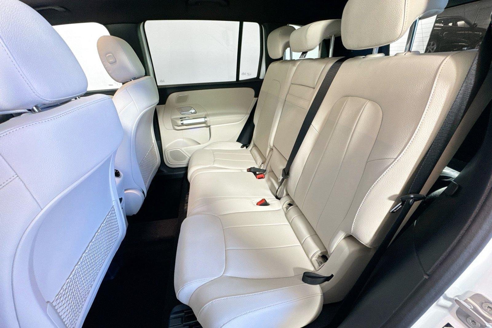 New 2026 Polar White Mercedes-Benz GLB 250 image 22