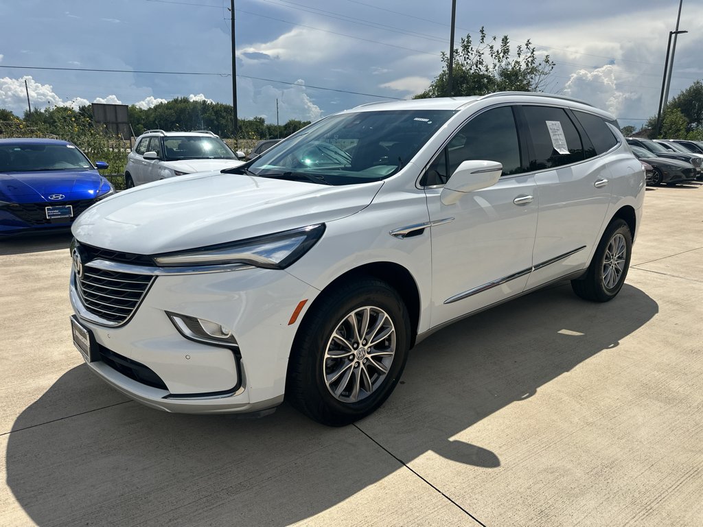 Used 2023 Summit White Buick Essence image 29