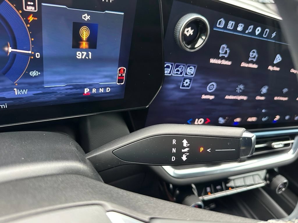2025 Chevrolet Equinox EV LT - Photo 15