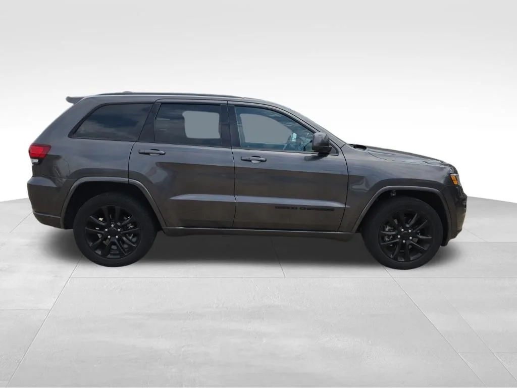Used 2021 Gray Jeep Laredo X image 5