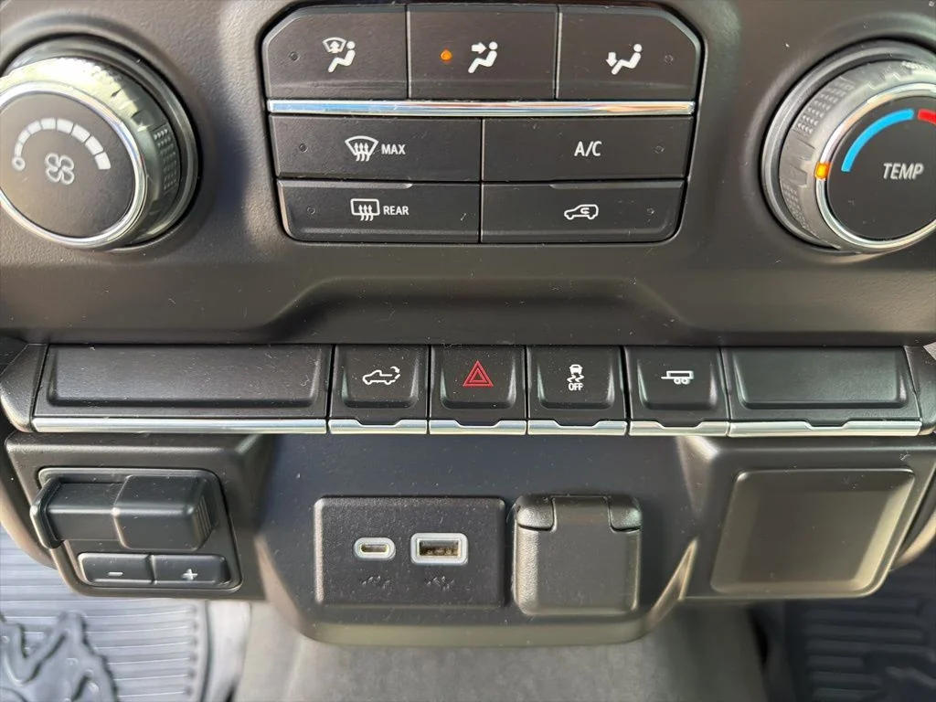 Used 2021 White Chevrolet Custom image 38