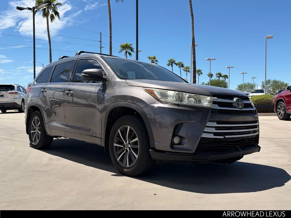 Used 2017 Gray Toyota XLE image 5