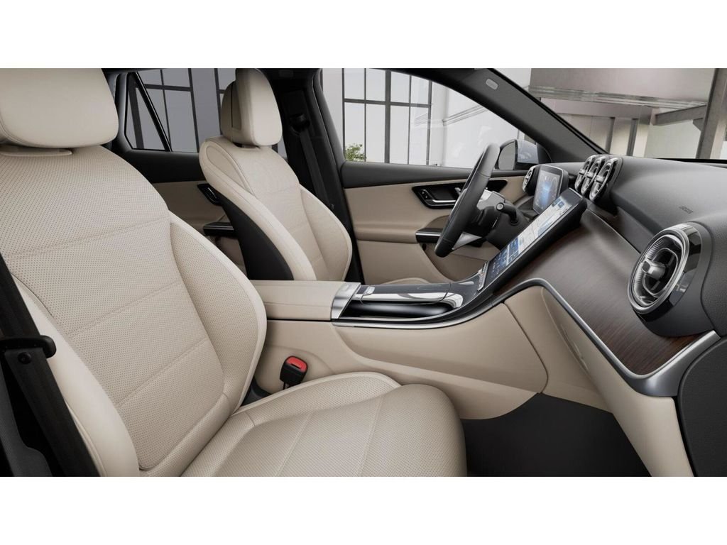 New 2026 Polar White Mercedes-Benz GLC 350 image 4