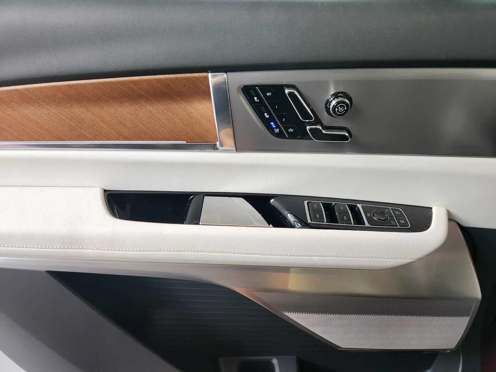 2026 Cadillac VISTIQ Luxury - Photo 15
