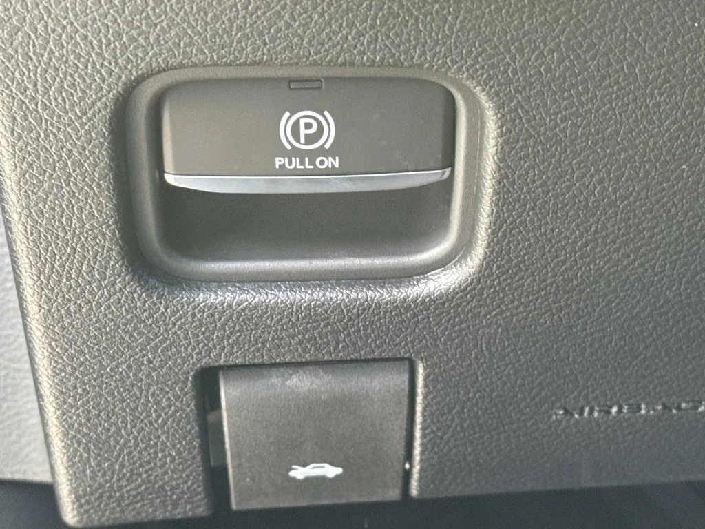 New 2027 Gray Jeep Laredo Altitude image 31