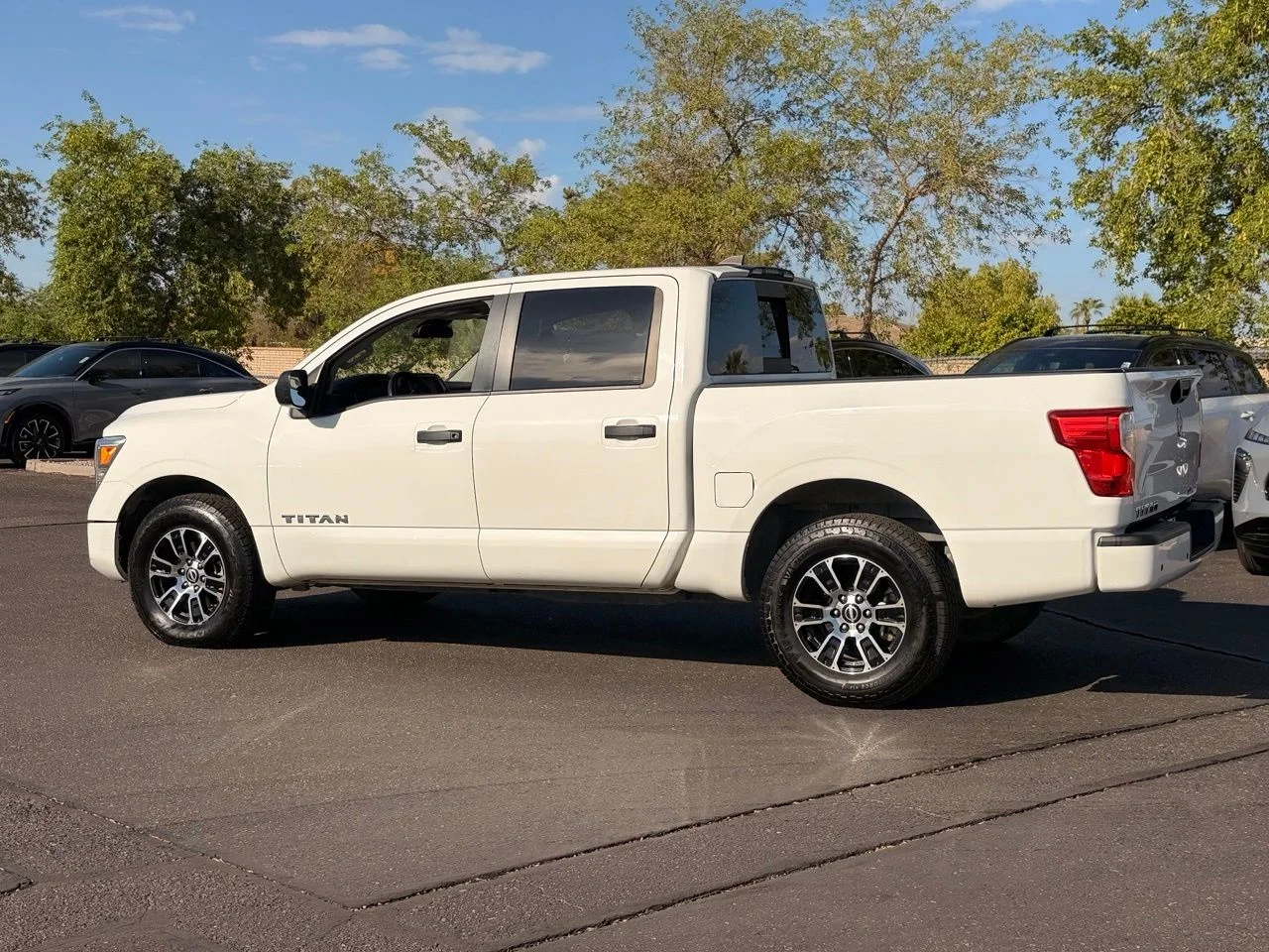 Used 2023 Glacier White Nissan SV image 3