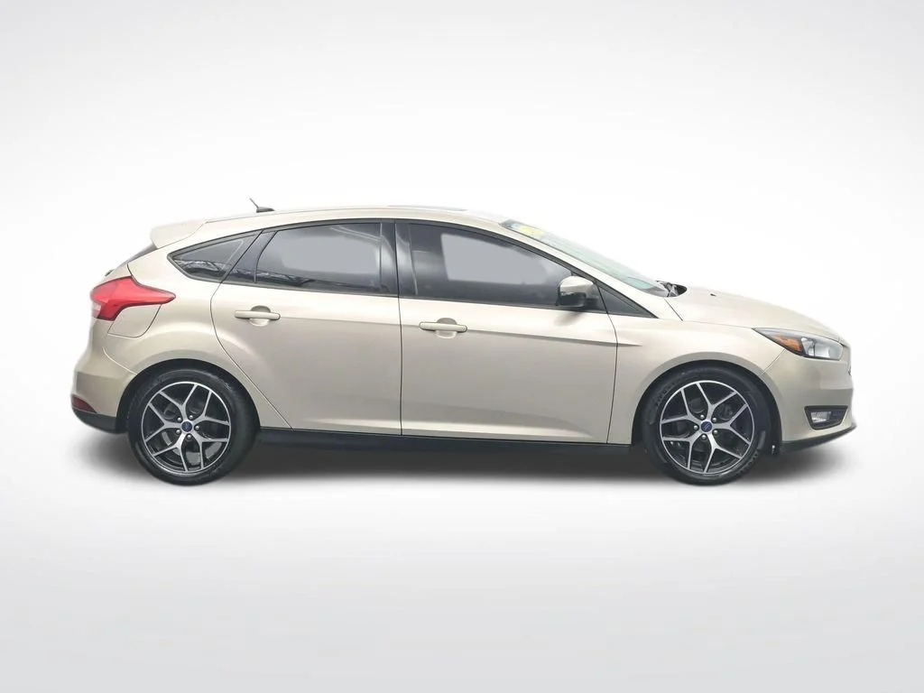 Used 2017 White Gold Metallic Ford SEL image 4