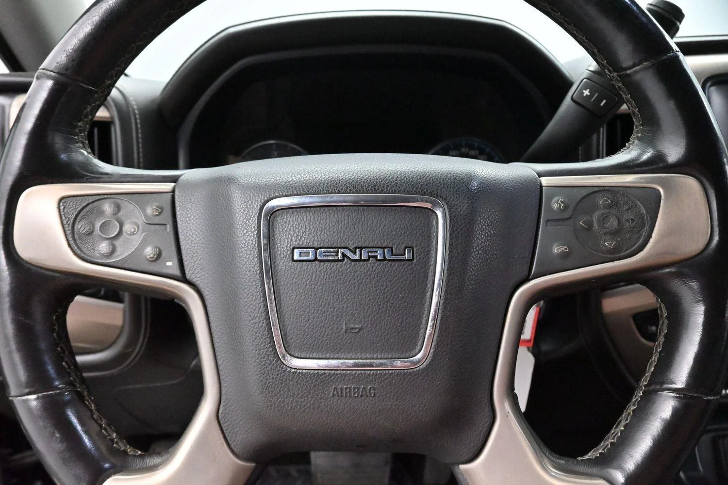 Used 2017 ONYX BLACK GMC Denali image 17
