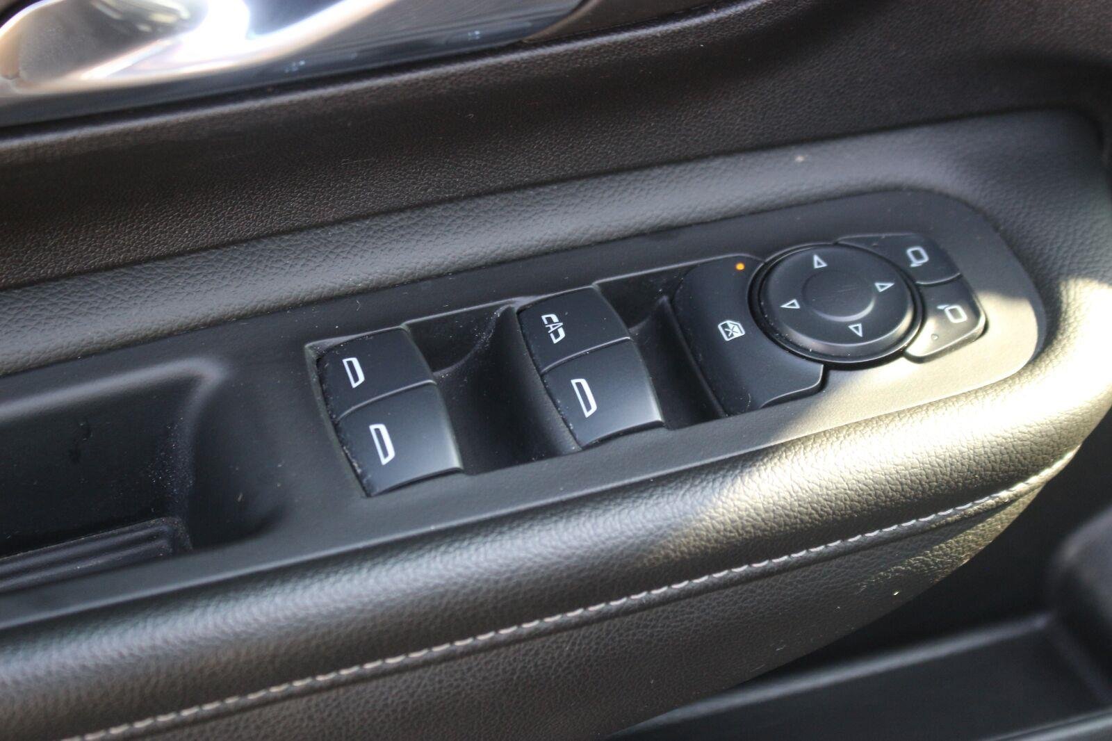 Used 2024 Ebony Twilight Metallic GMC SLE image 15