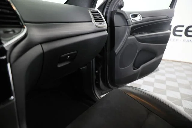 Used 2020 Gray Jeep Altitude image 14