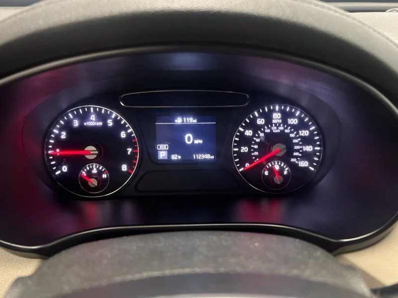 Used 2019 White Kia LX image 25