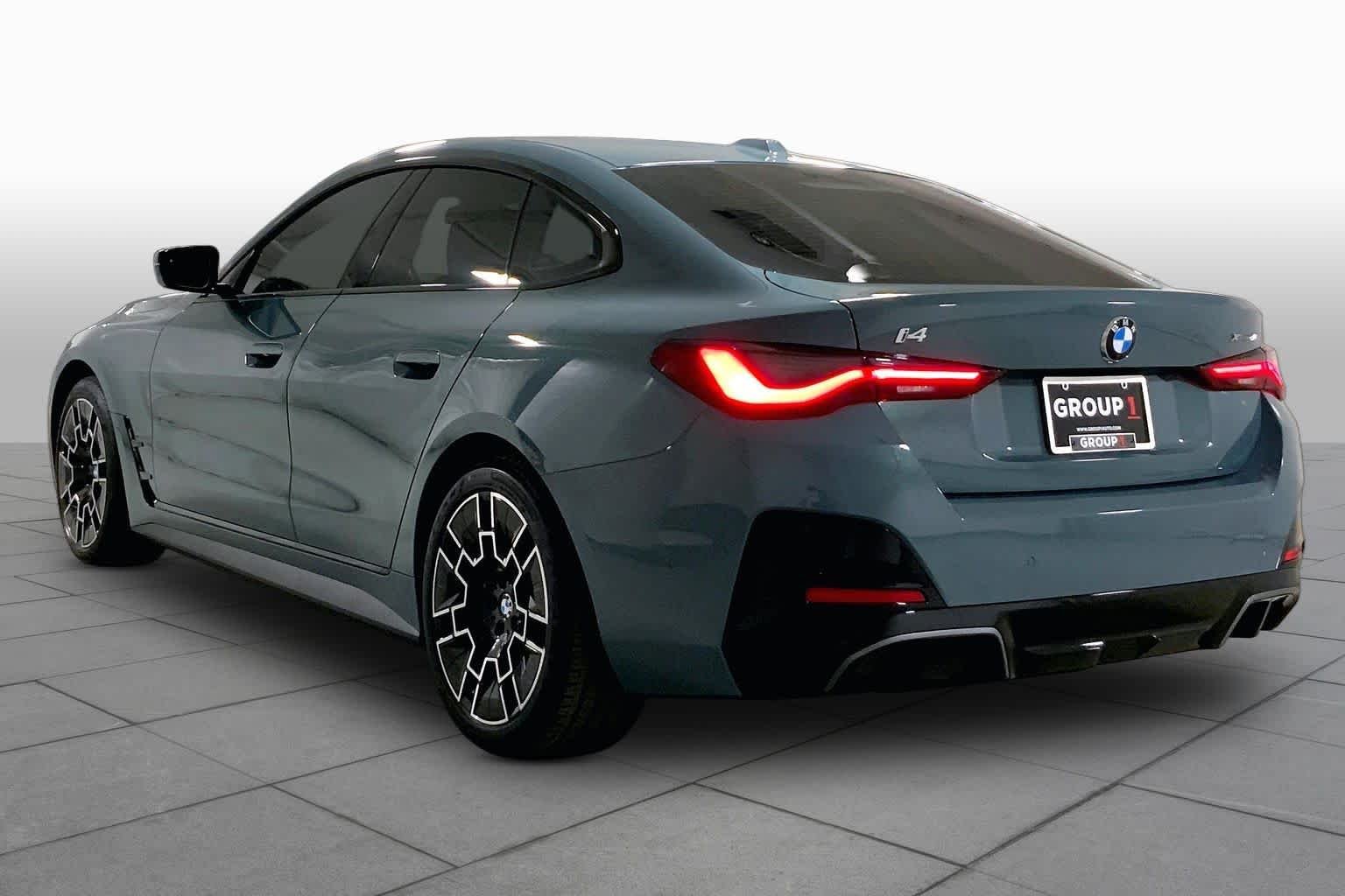 New 2026 Cape York Green Metallic BMW xDrive40 image 12