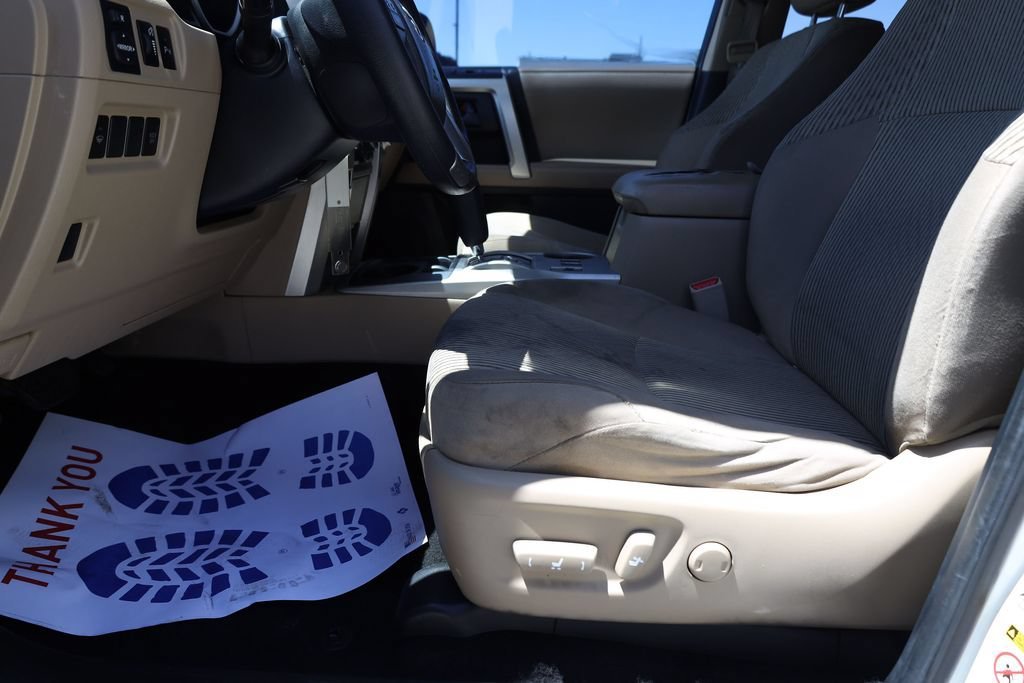 Used 2013 Blizzard Pearl Toyota SR5 image 11