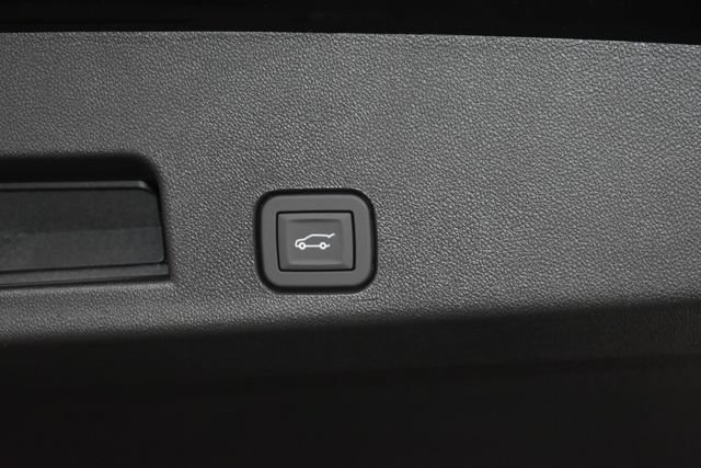 2027 Chevrolet Traverse LT - Photo 25