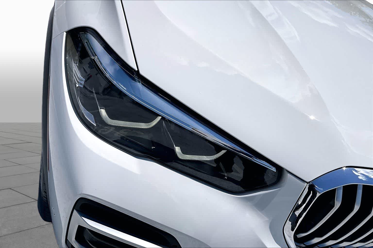 Used 2022 Alpine White BMW sDrive40i image 28