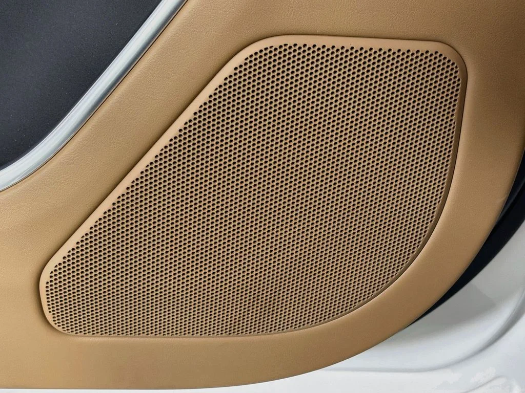 New 2026 Fuji White Land Rover SE 7 Seats image 19