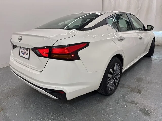 2025 Nissan Altima SV - Photo 8