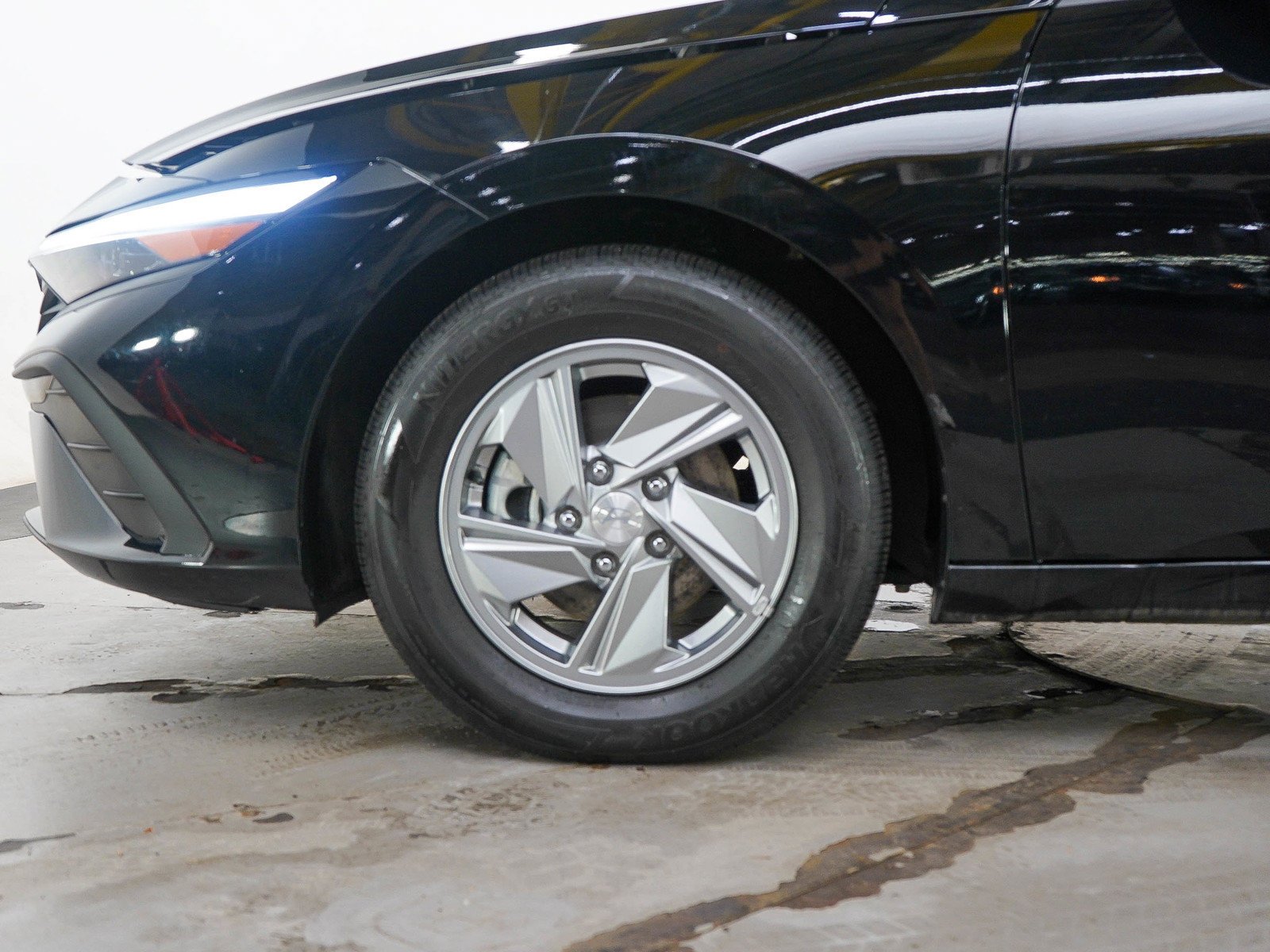 Used 2024 Abyss Black Hyundai SE IVT image 22