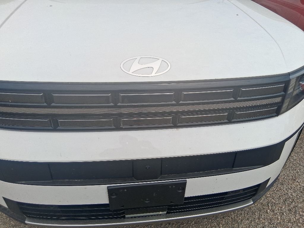 Used 2025 White Hyundai Limited image 12