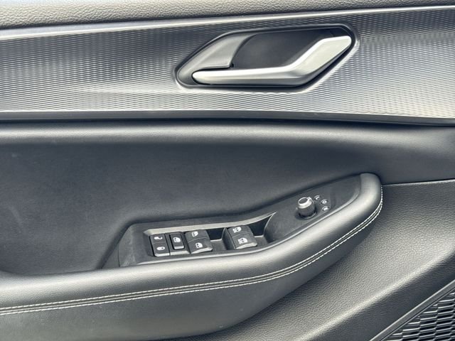 Used 2023 Silver Jeep Altitude image 13