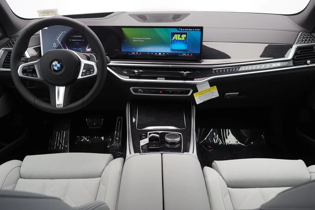 New 2026 Black Sapphire Metallic BMW sDrive40i image 11