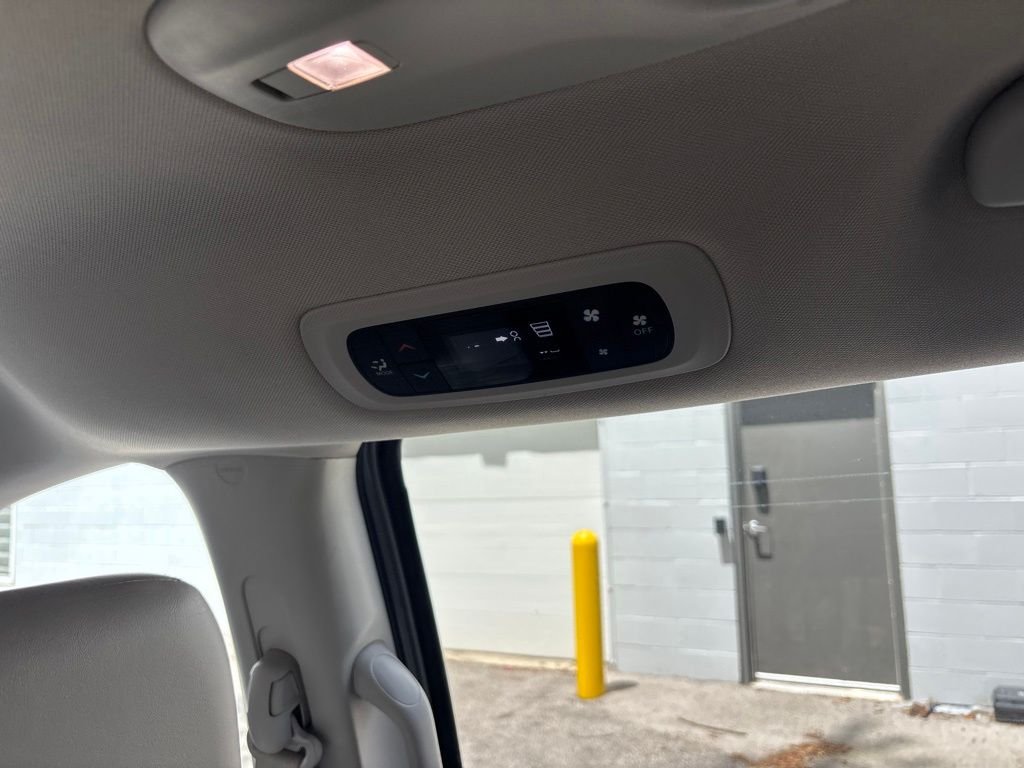 Used 2021 Silver Chrysler LXI image 22