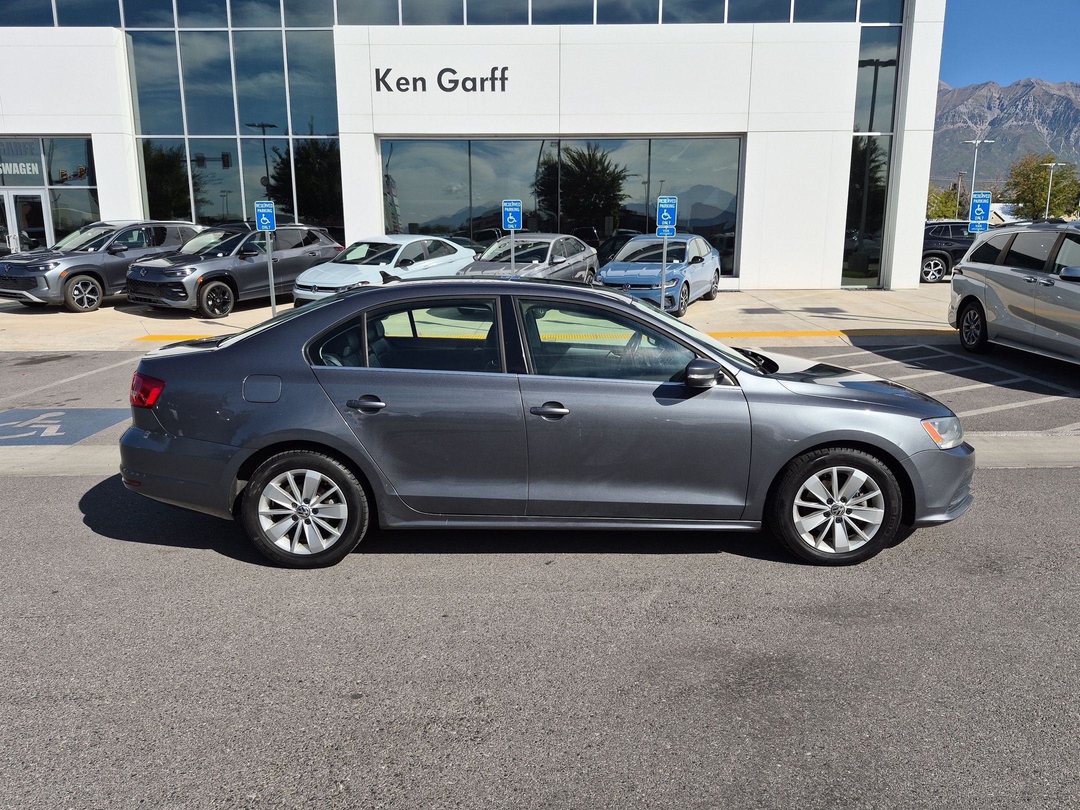 Used 2015 Platinum Gray Metallic Volkswagen 2.0L TDI SE w/Connectivity image 2