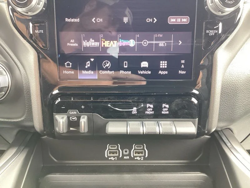 New 2026 Silver Zynith Exterior Paint RAM Laramie image 36