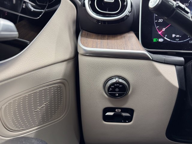 Used 2024 Black Mercedes-Benz GLC 300 image 37