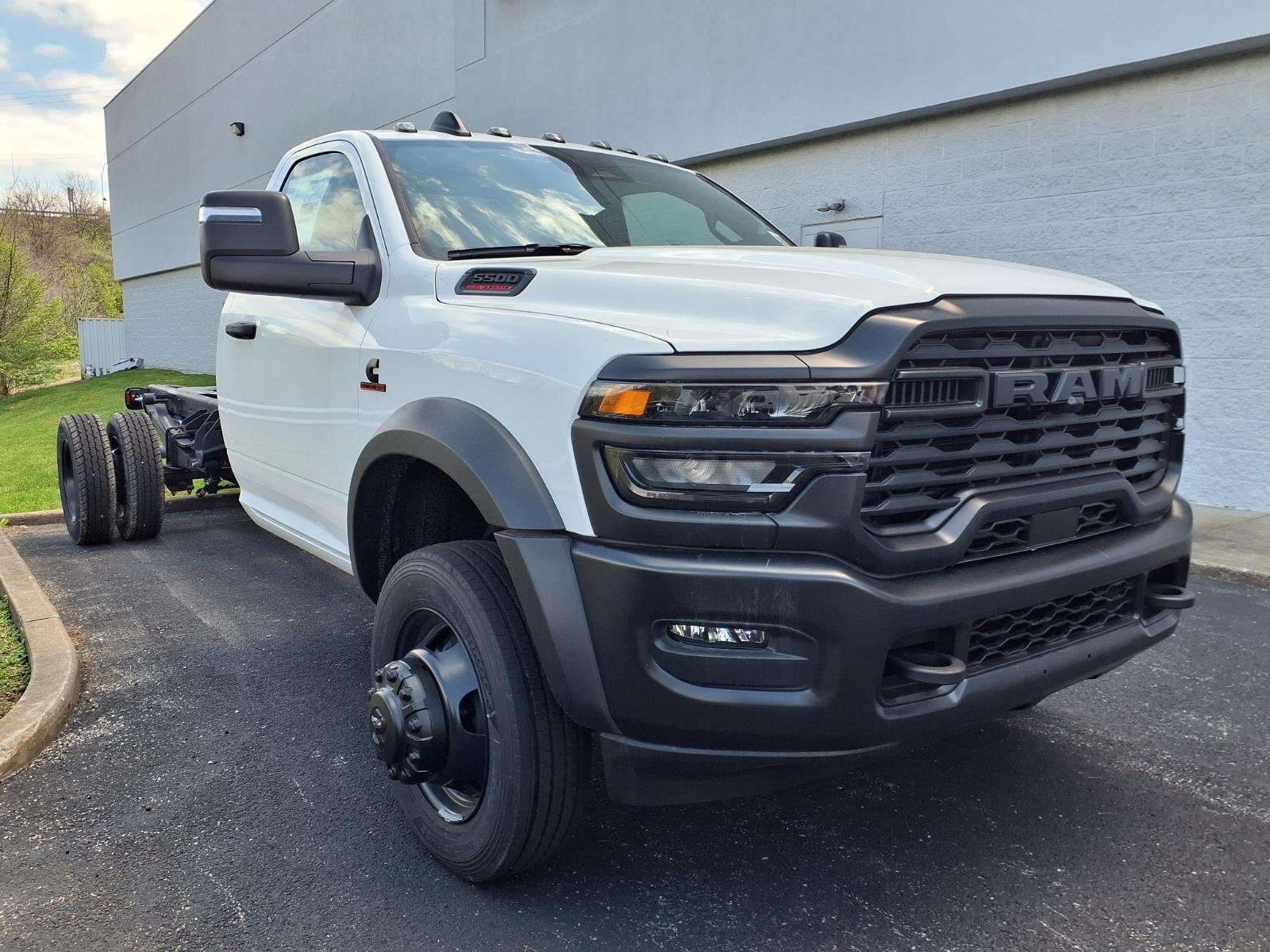 New 2026 Bright White Clear-Coat Exterior Paint RAM  image 2