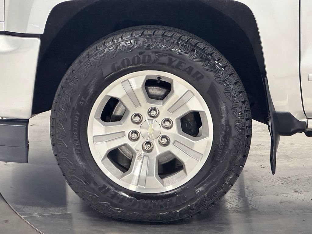 Used 2019 SILVER ICE METALLIC Chevrolet LT image 17
