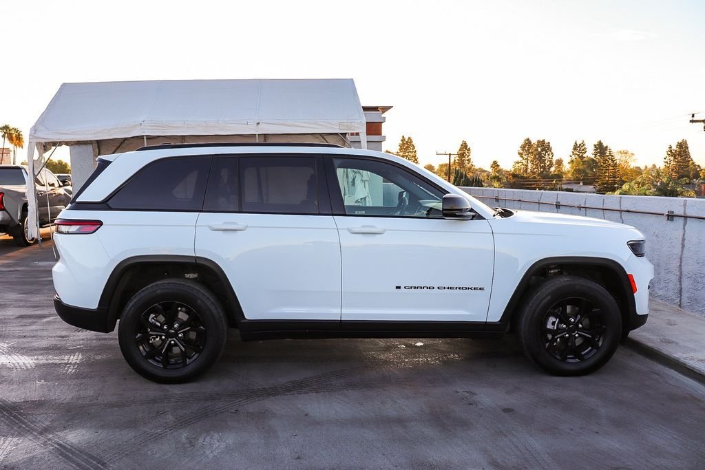 Used 2025 Bright White Clearcoat Jeep Altitude image 13
