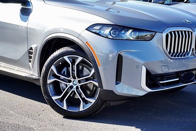 Used 2026 Gray BMW sDrive40i image 3