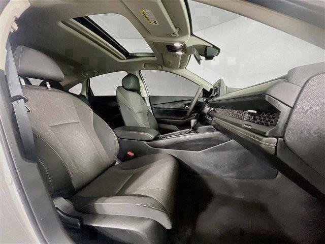 Used 2025 Platinum White Pearl Honda SE image 28