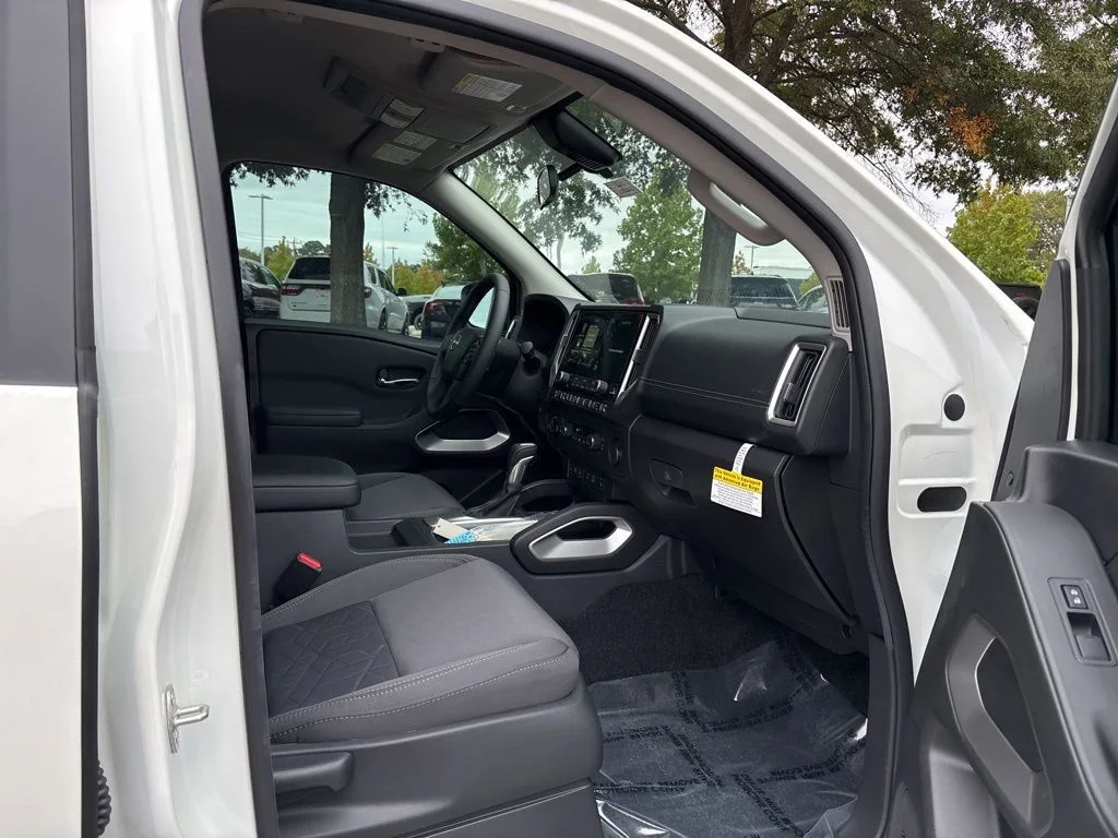 2025 Nissan Frontier SV - Photo 19