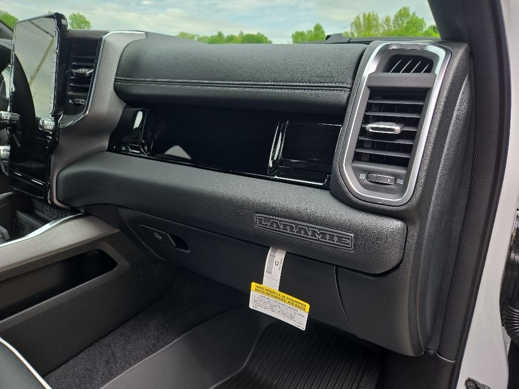 New 2026 Ivory White Tri-Coat Pearl-Coat Exterior Paint RAM Laramie image 89