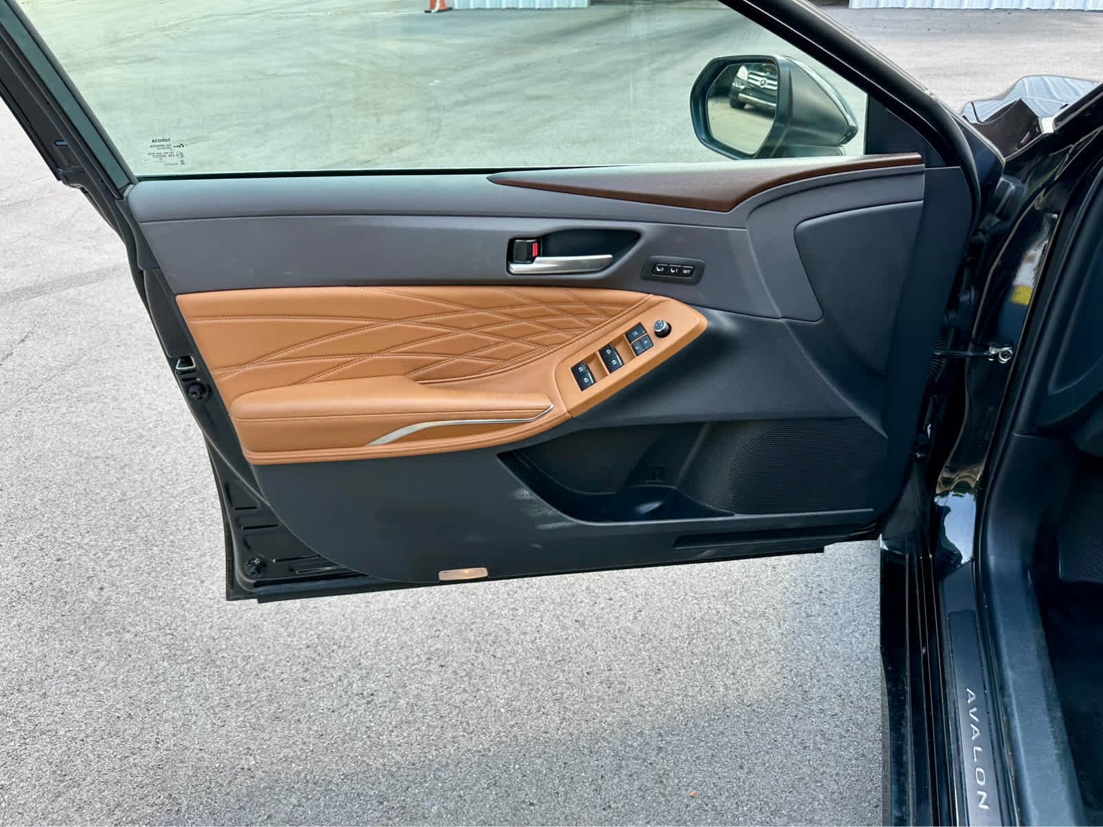 Used 2020 Midnight Black Metallic Toyota Hybrid Limited image 10