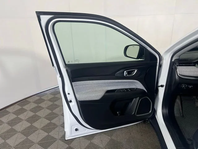 Certified Used 2022 White Jeep Latitude Lux image 16