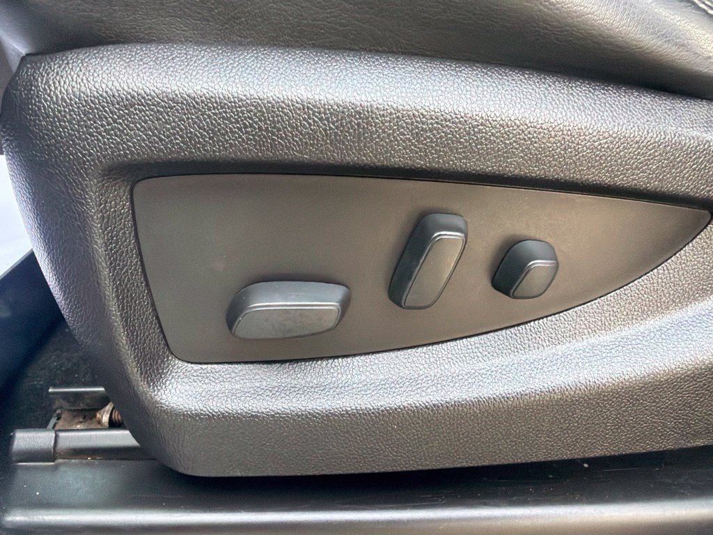 Used 2018 Green GMC Denali image 23