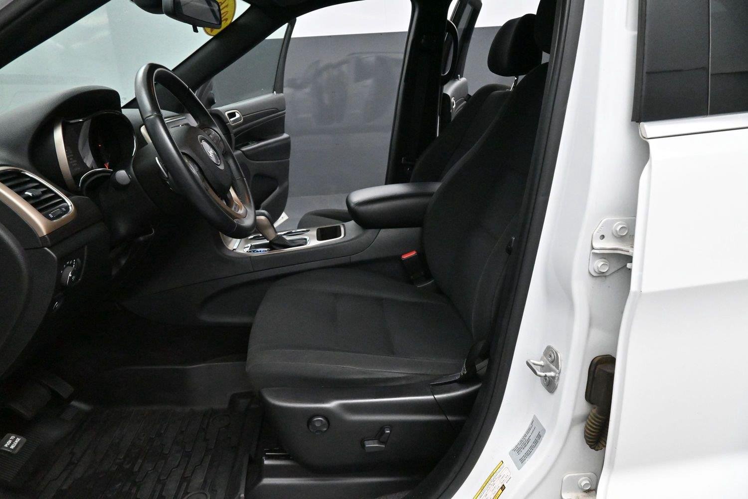 Used 2016 Bright White Clearcoat Jeep Laredo image 12