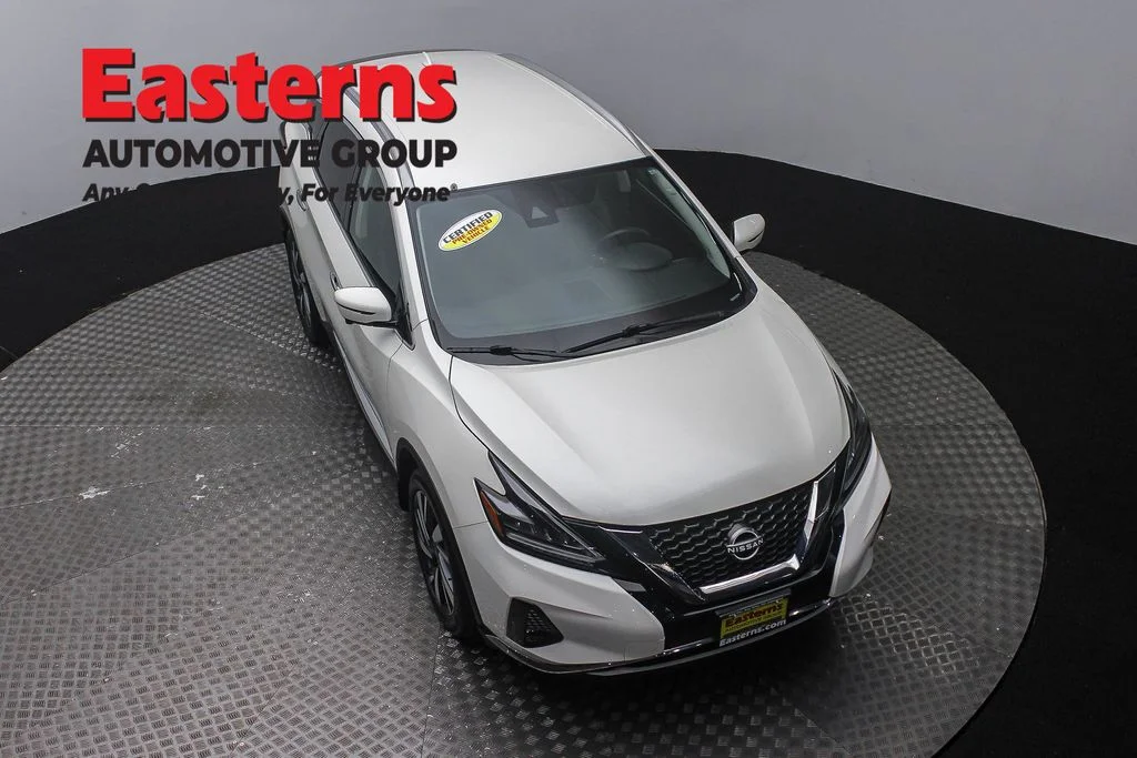 Used 2023 White Nissan SL image 3