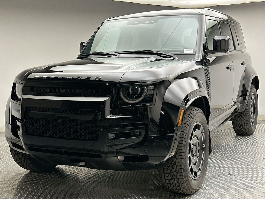 2026 Land Rover Defender 110 OCTA Black P635's photo