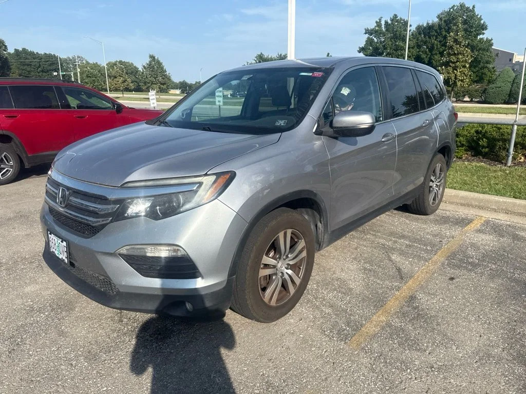 Used 2017  Honda EX-L image 1