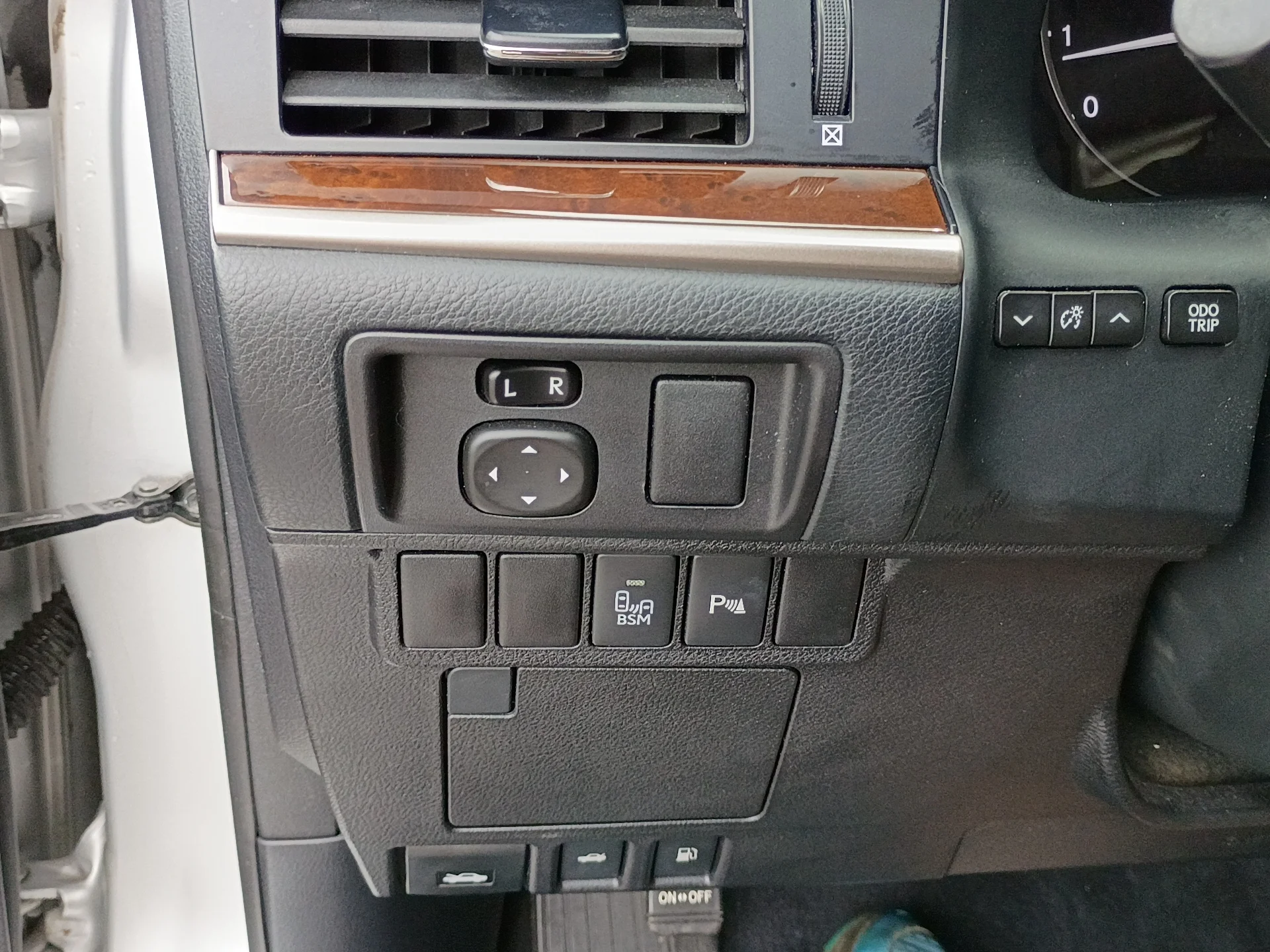 Used 2014 Silver Lining Metallic Lexus Base image 20