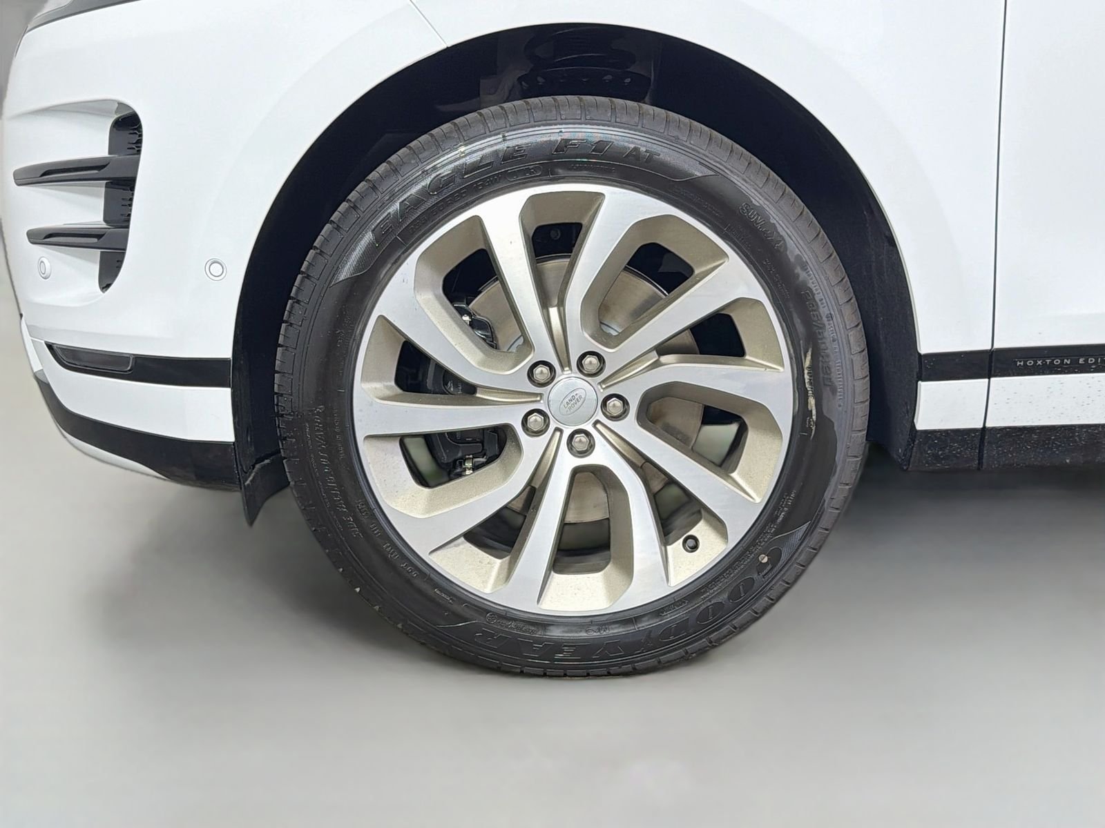 New 2026 Fuji White Land Rover Hoxton Edition image 36