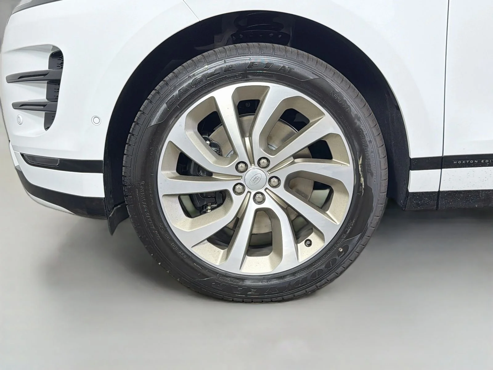 New 2026 Fuji White Land Rover Hoxton Edition image 36
