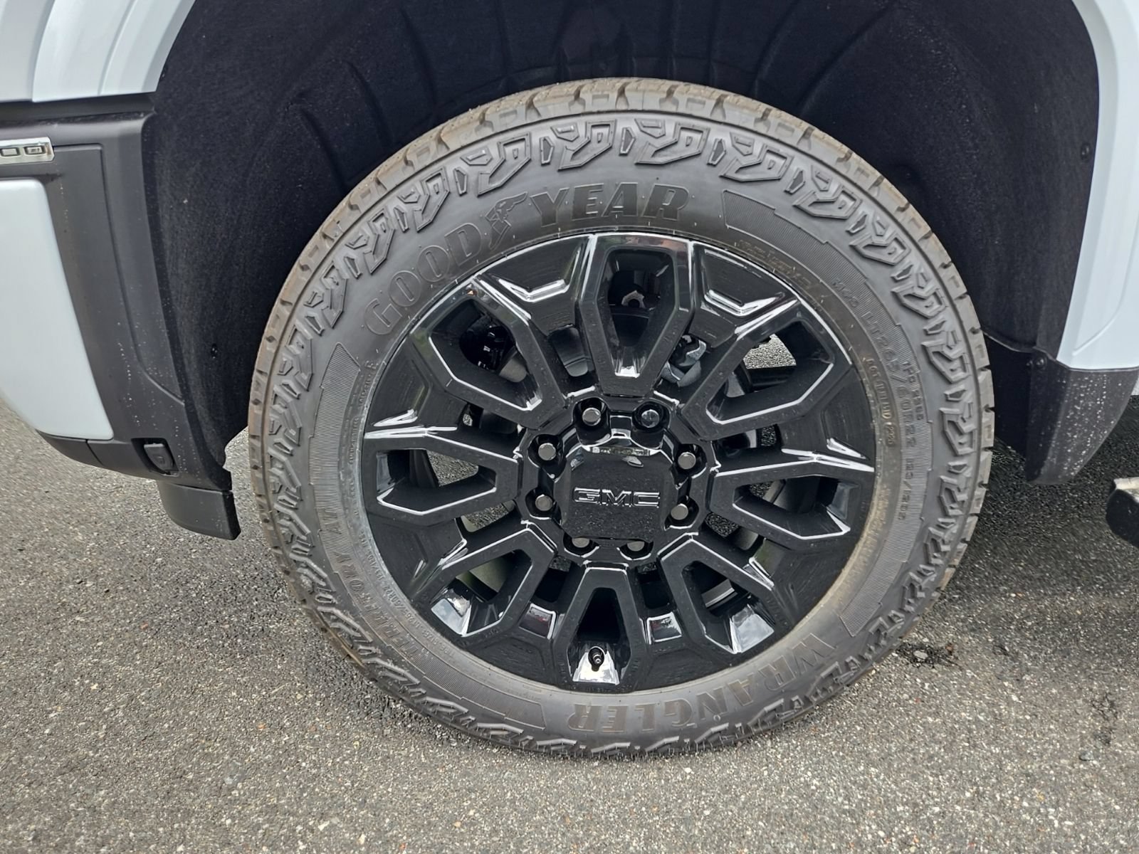 New 2026 Glacier White Tricoat GMC Denali Ultimate image 21